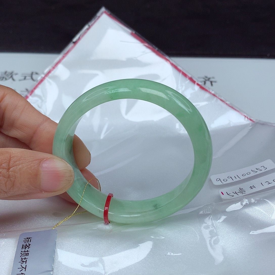 翡翠手镯未镶嵌54贵0553