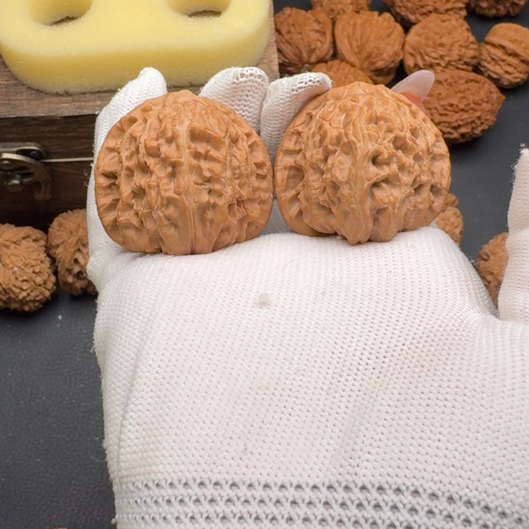 文玩核桃吊坠39.三角白 