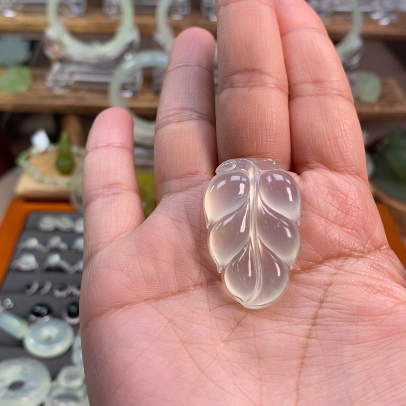 【闪购商品】蛇纹石玉未镶嵌颈饰