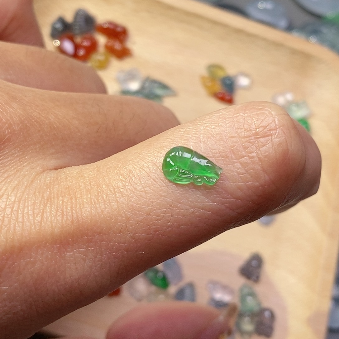 翡翠颈饰未镶嵌翡翠