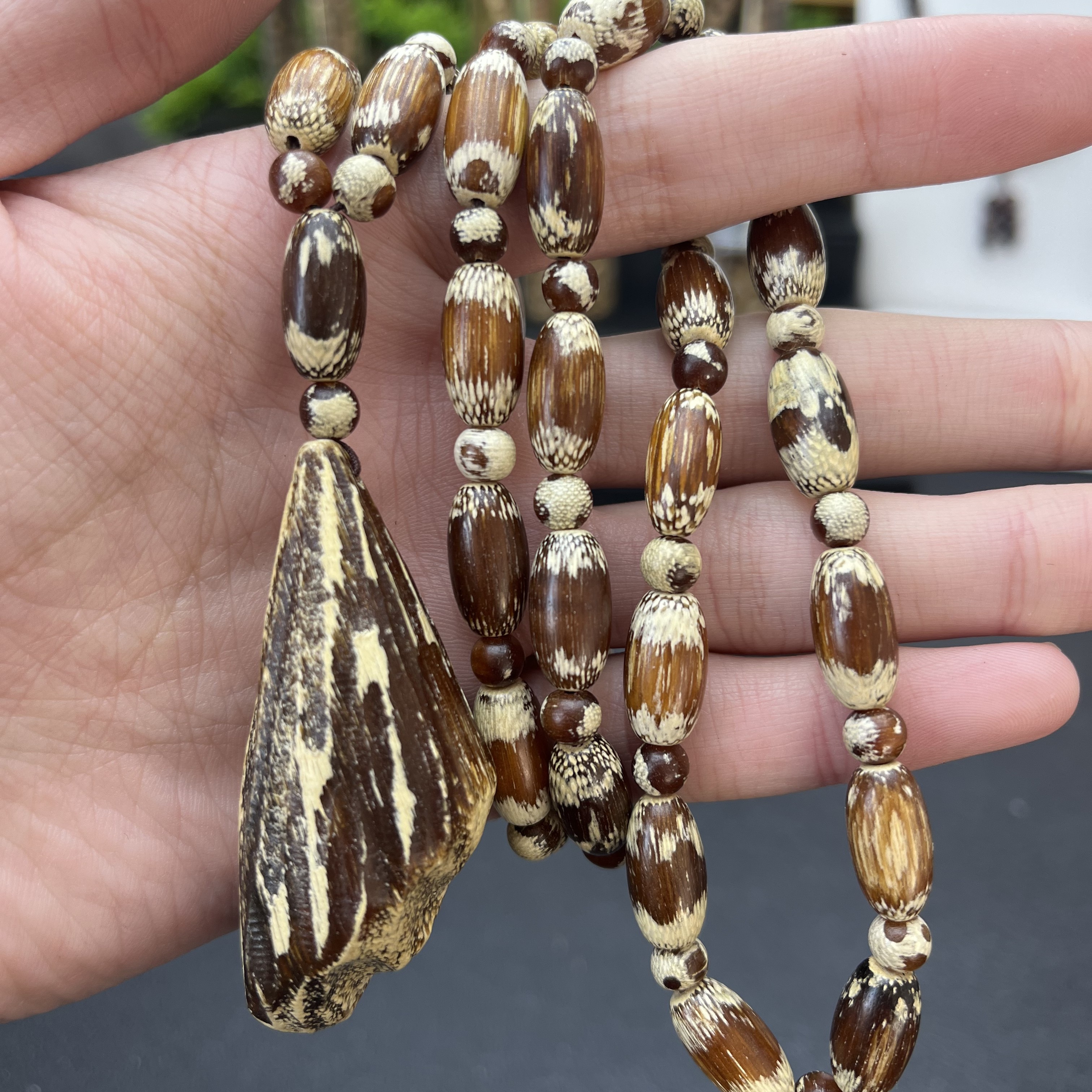 L圆圆文玩沉香木串