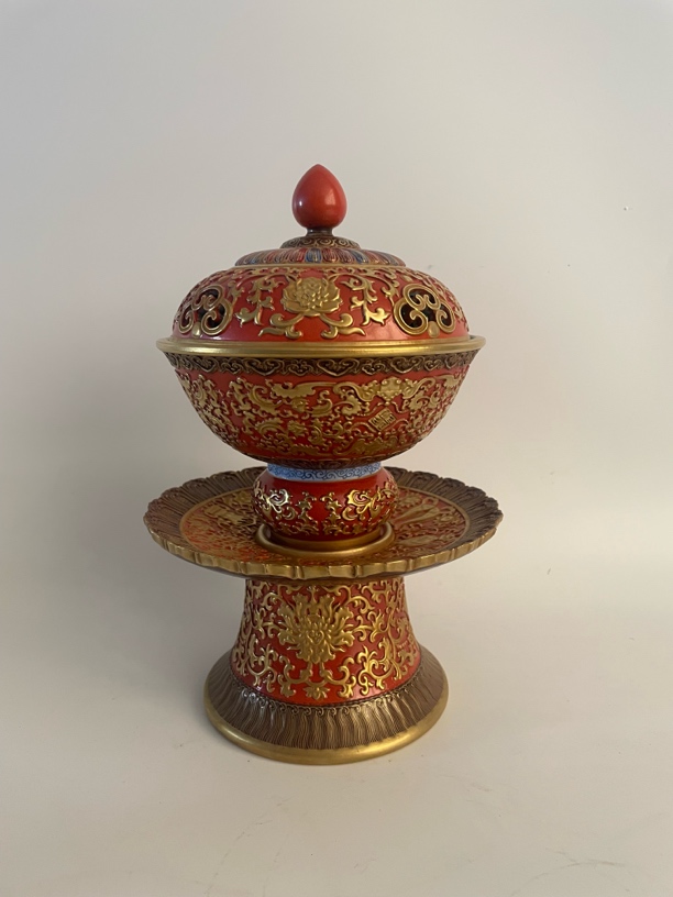 雕刻矾红描金熏香炉