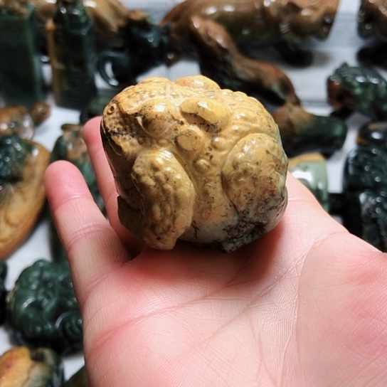 岫岩河磨玉（透闪石质玉）把件未镶嵌