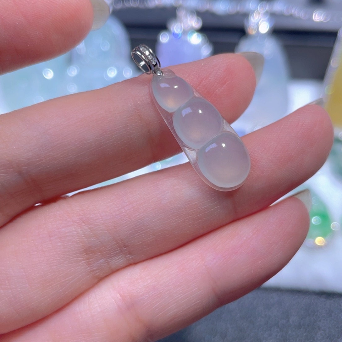 翡翠18K金镶嵌颈饰翡翠