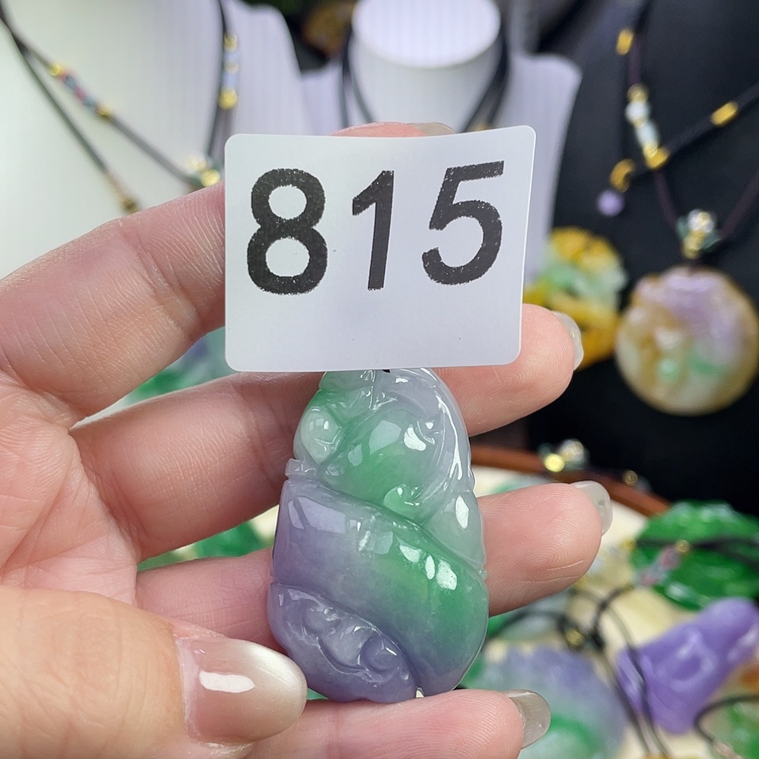 翡翠未镶嵌吊坠(赠链)