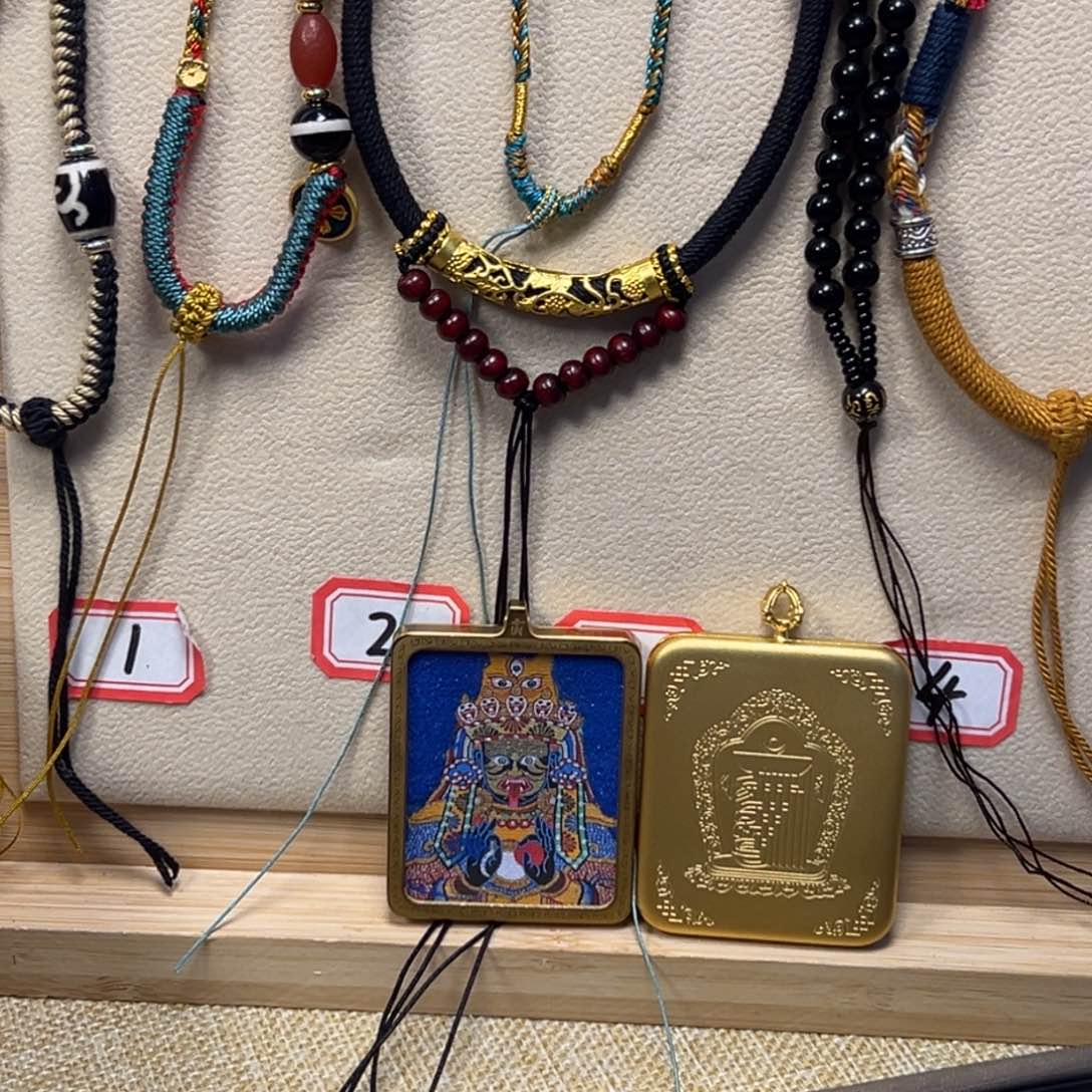 吊坠扎基拉姆粗矿砂铜壳唐卡