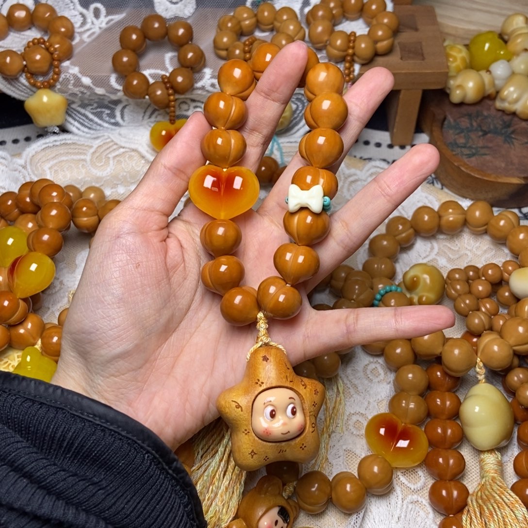 吊坠猴头核桃屁桃玻璃底卡16