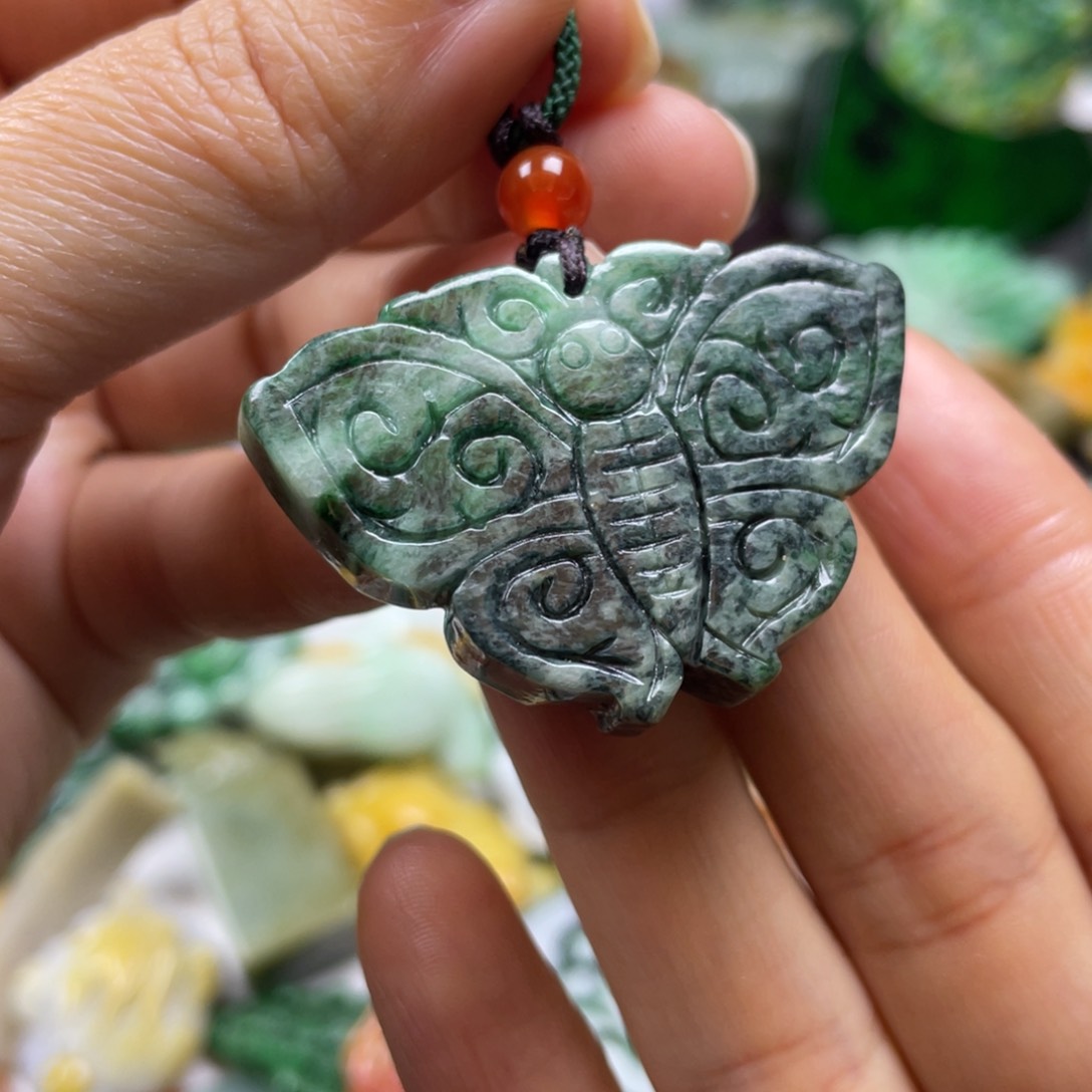 翡翠颈饰未镶嵌牌子