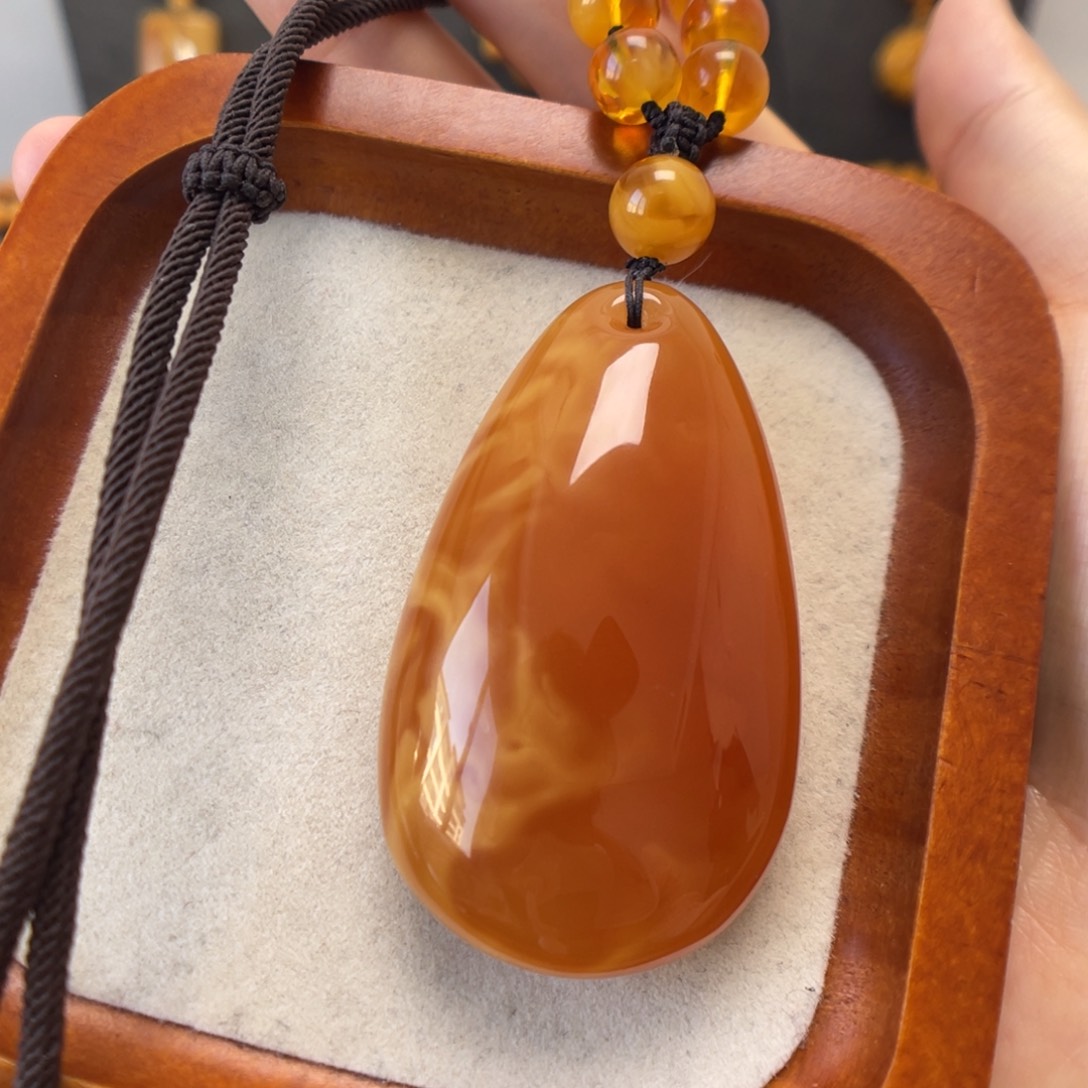 蜜蜡未镶嵌颈饰蜜蜡