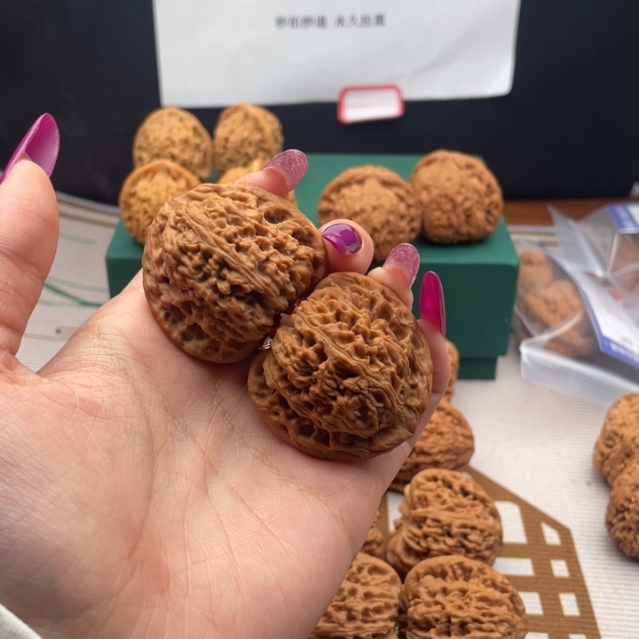 突***突文玩核桃吊坠南疆