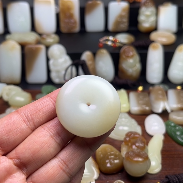 和田玉颈饰未镶嵌痒