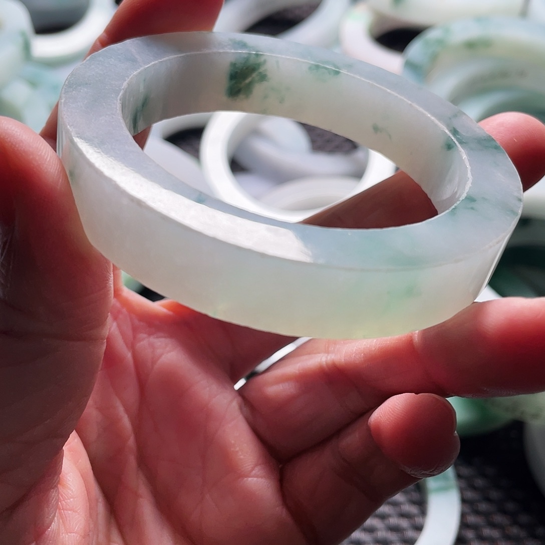 L***L定制翡翠未镶嵌手鐲