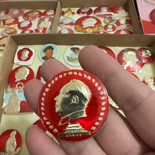 福***满其他普通金属圆形红色人物形象