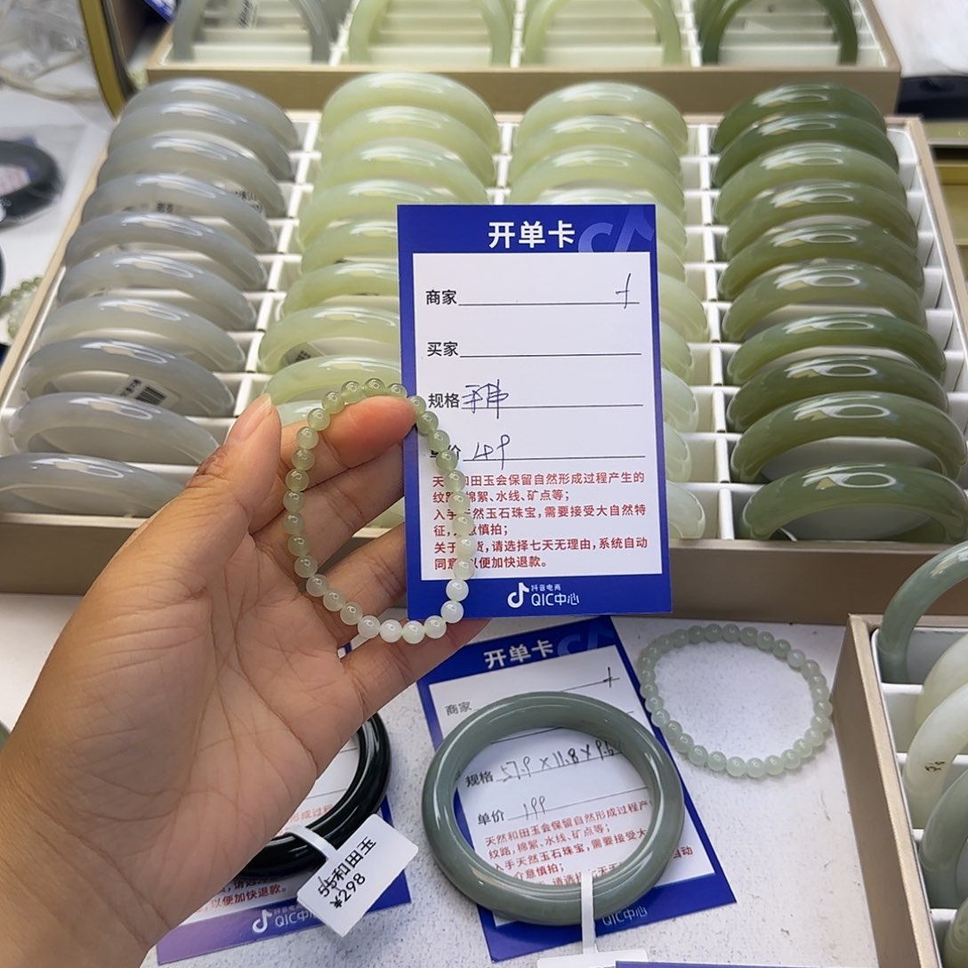 和田玉未镶嵌手镯