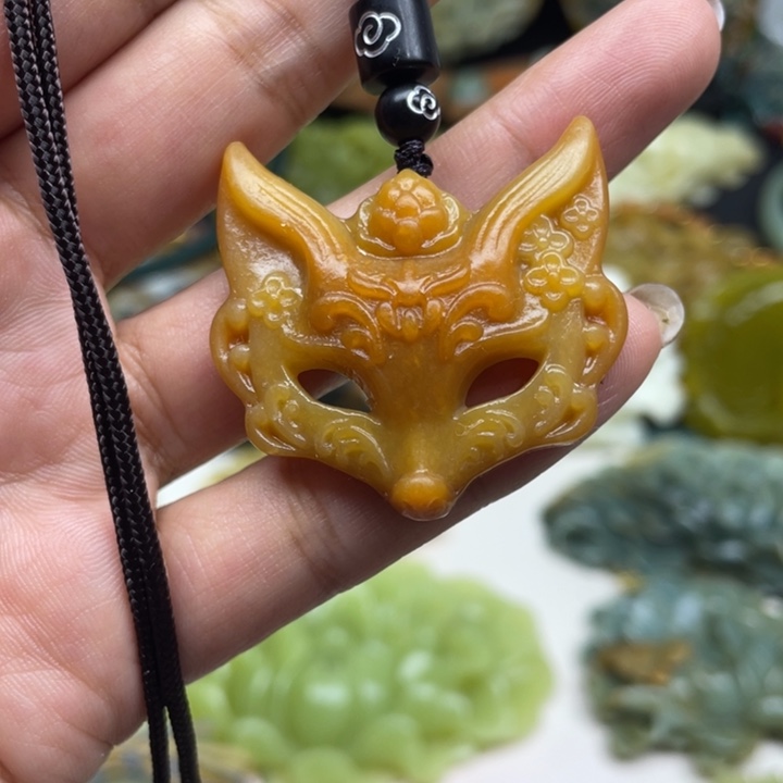 蛇纹石玉未镶嵌颈饰