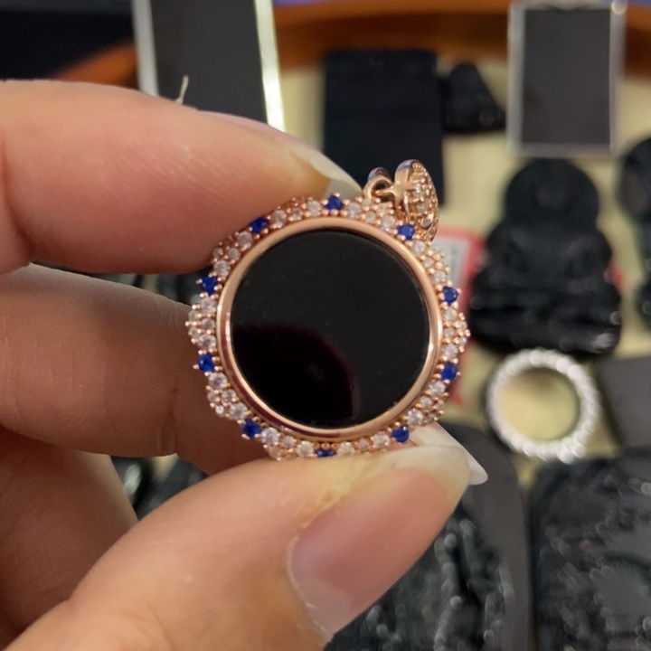 翡翠颈饰未镶嵌墨翠