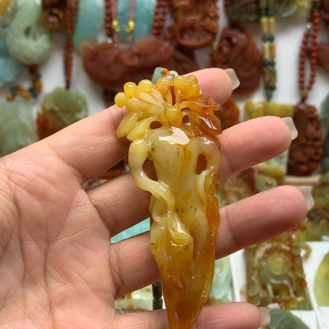 蛇纹石玉颈饰未镶嵌
