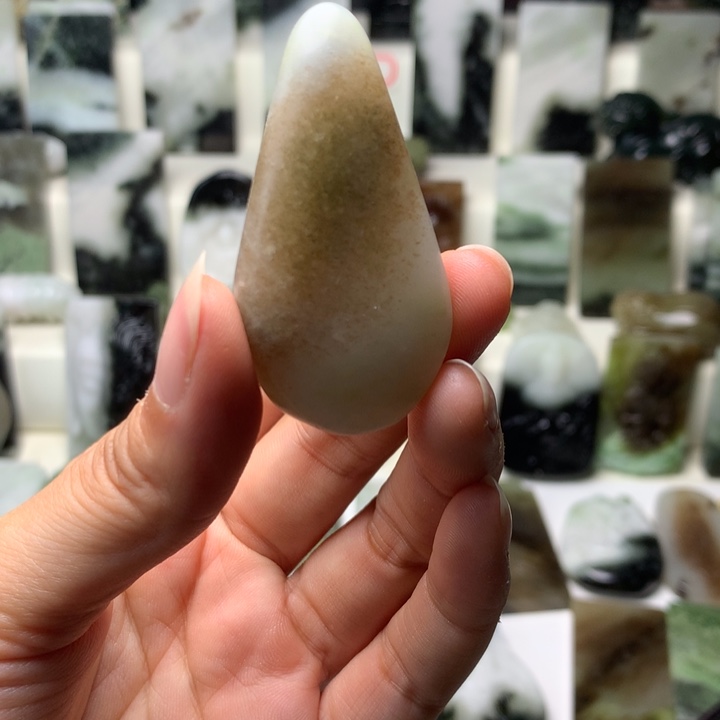 独山玉未镶嵌颈饰