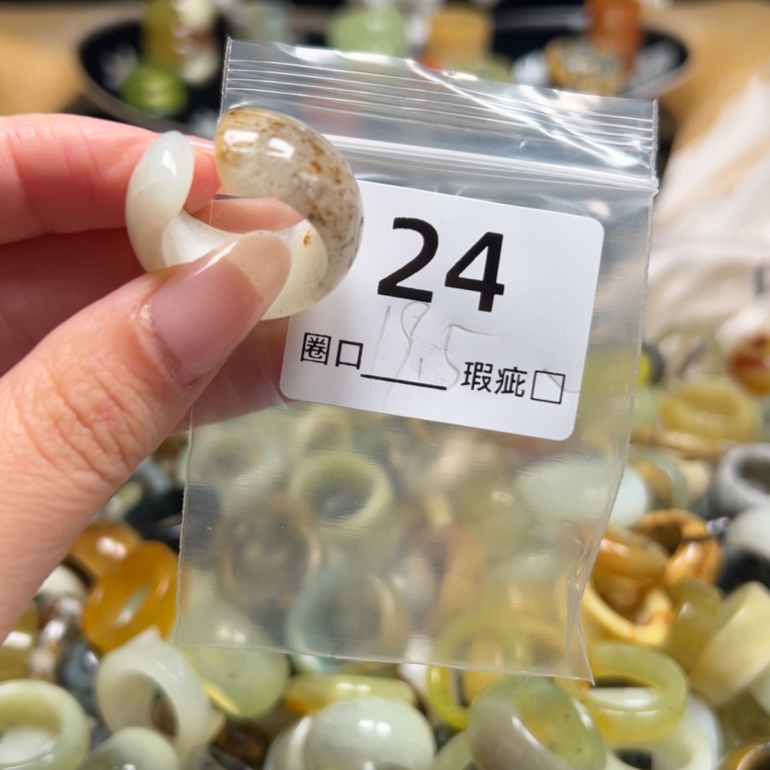 小***子蛇纹石玉未镶嵌戒指