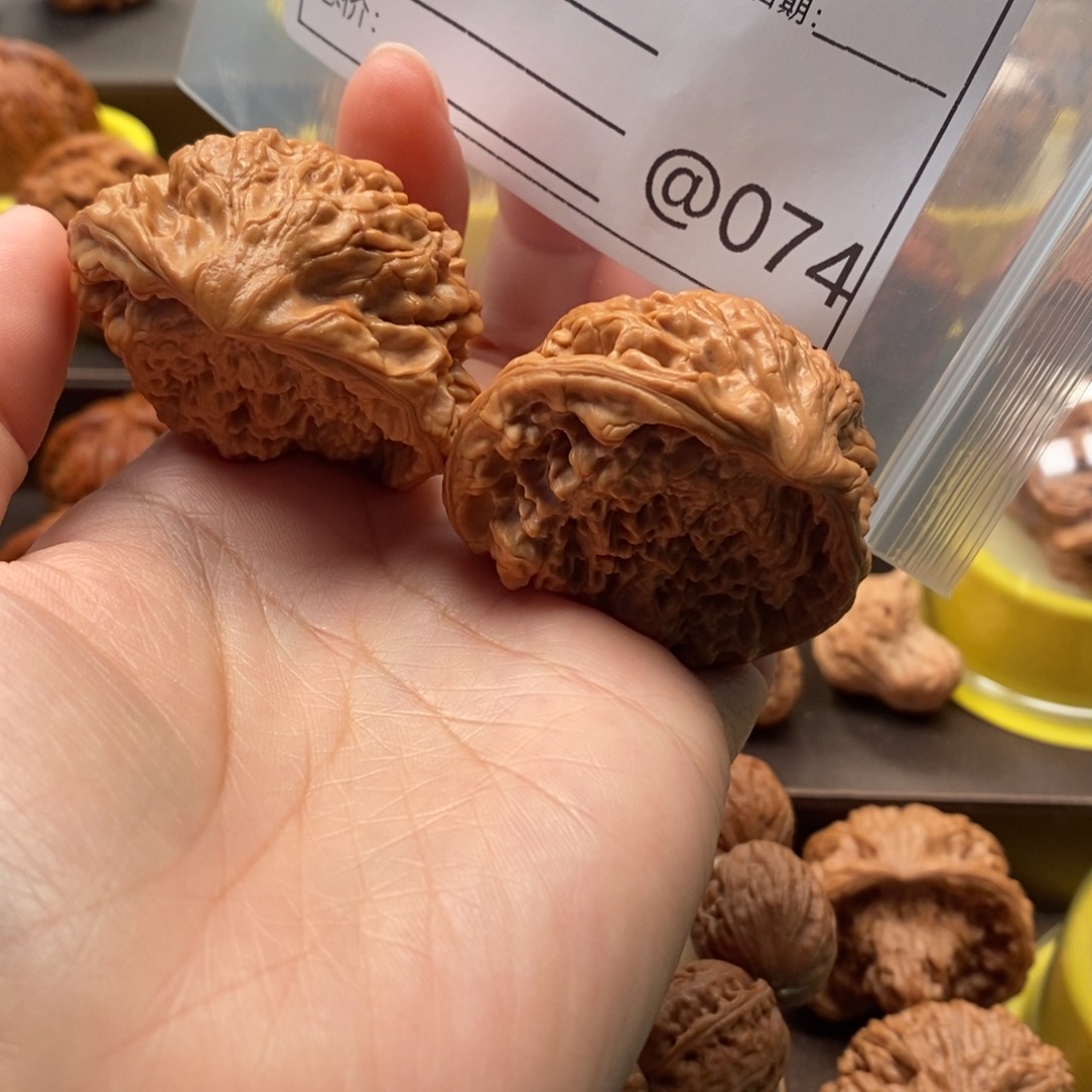 文玩核桃吊坠蛇王