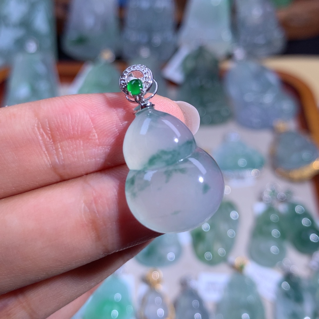 翡翠颈饰18K金镶嵌葫芦