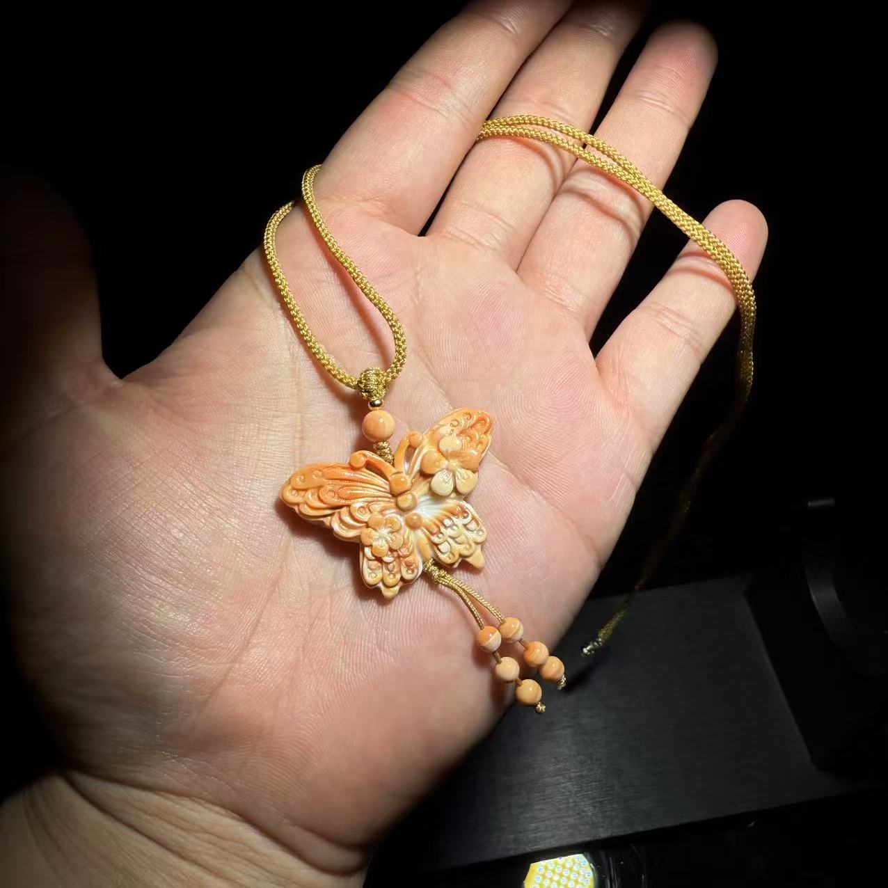 【皇后甄选】佛家万宝蝴蝶吊坠-多样性发其一