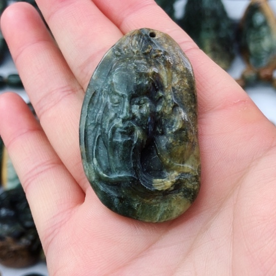 未镶嵌岫岩河磨玉（透闪石质玉）挂件