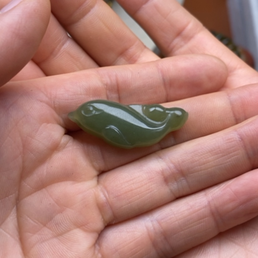 【闪购商品】未镶嵌岫岩河磨玉（透闪石质玉）挂件影**a