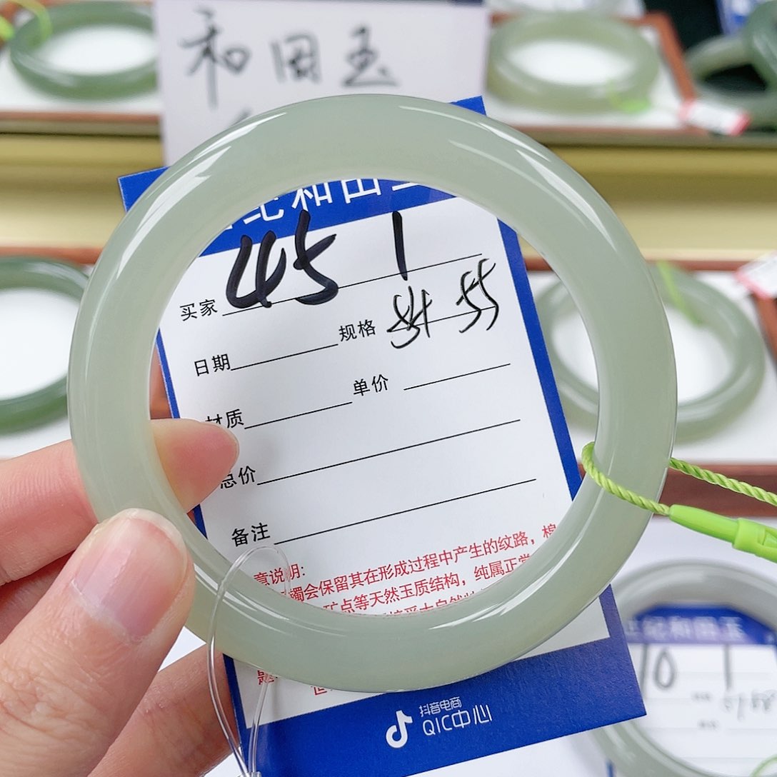 和田玉手镯未镶嵌