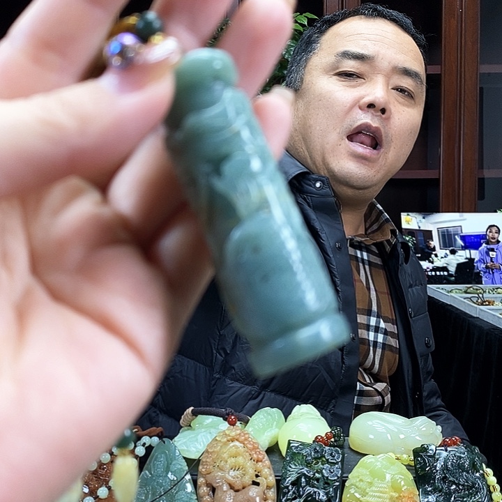 蛇纹石玉吊坠未镶嵌