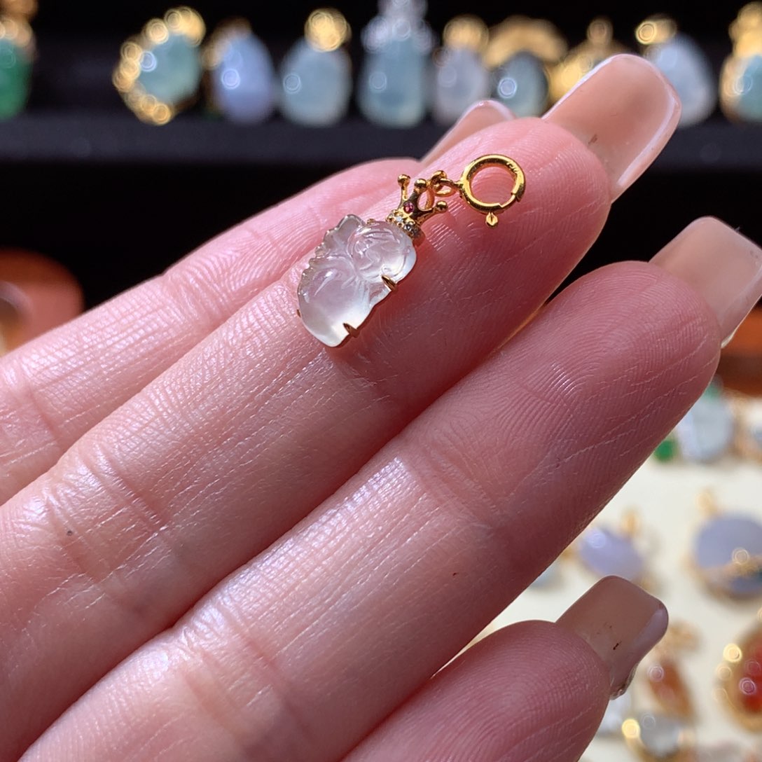 翡翠颈饰18K金镶嵌翡翠