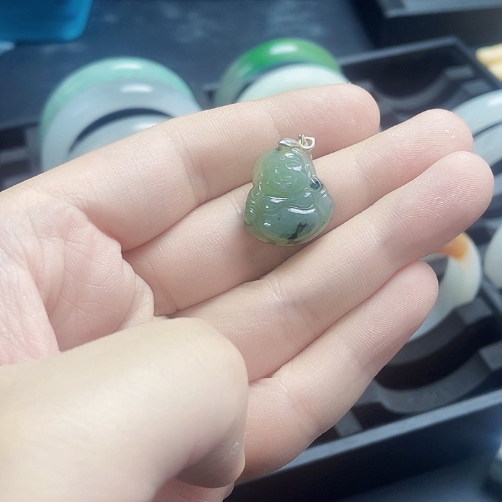 翡翠颈饰18K金镶嵌天然缅甸翡翠一个吊坠