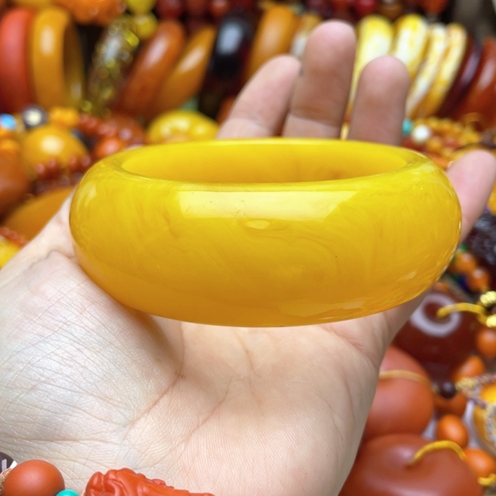 树脂制品一*65号黄色手镯