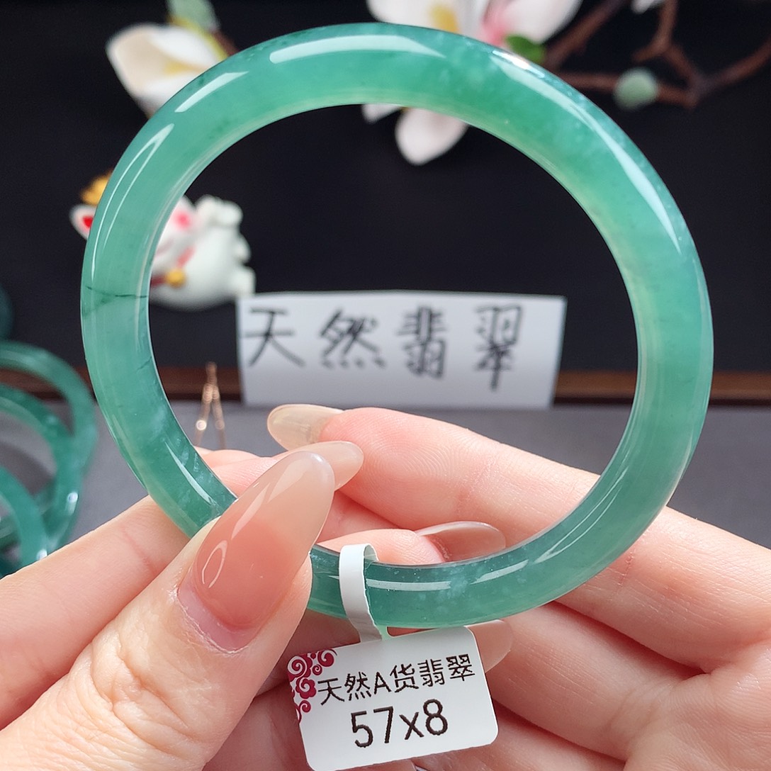 翡翠手镯（圆镯）未镶嵌
