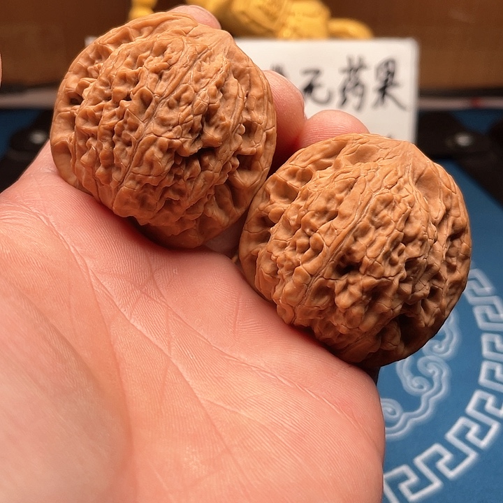 文玩核桃吊坠望月