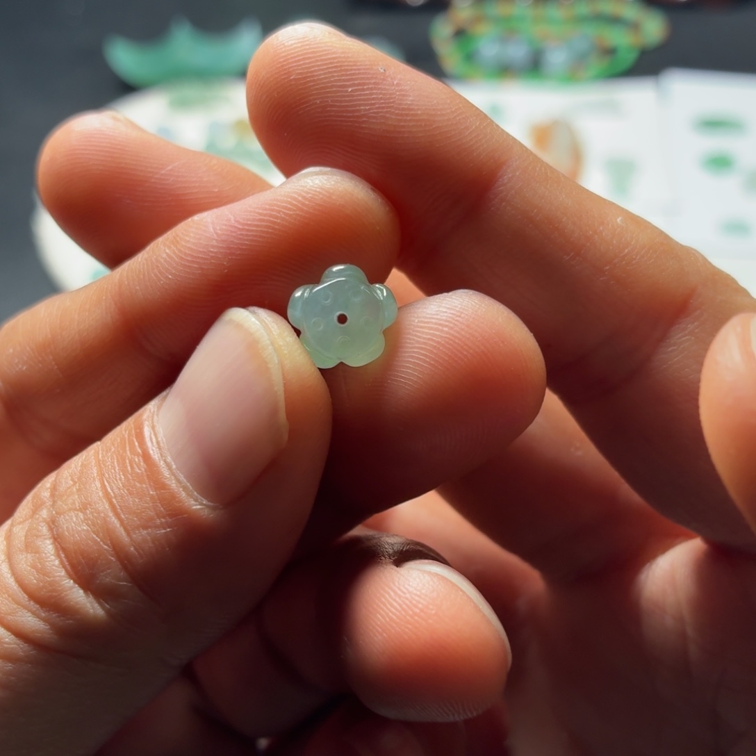 小****定制翡翠未镶嵌莲花