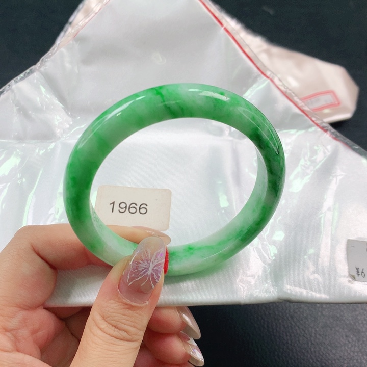 翡翠手镯未镶嵌晴03。