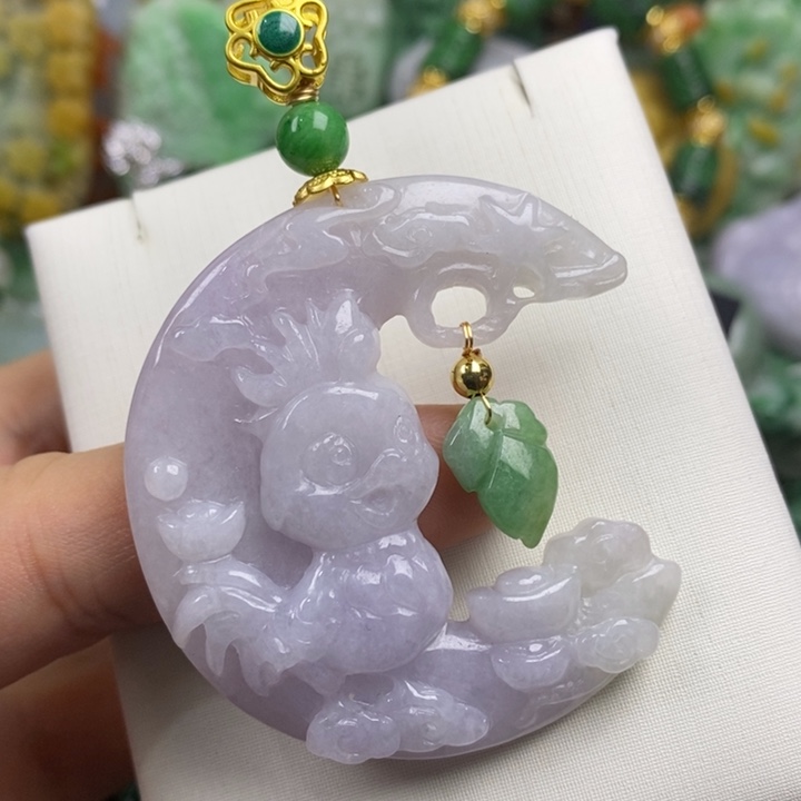 翡翠未镶嵌吊坠(赠链)