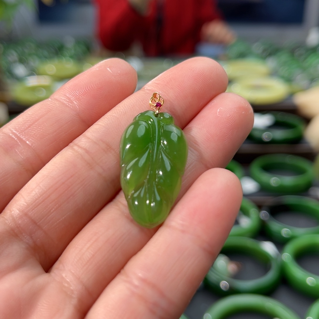 和田玉（碧玉）颈饰18K金镶嵌