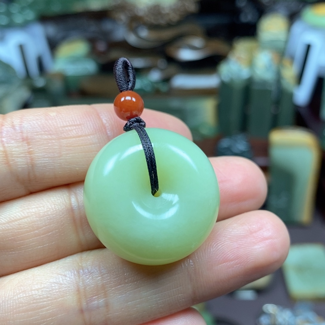 岫岩老玉（透闪石质玉）未镶嵌颈饰