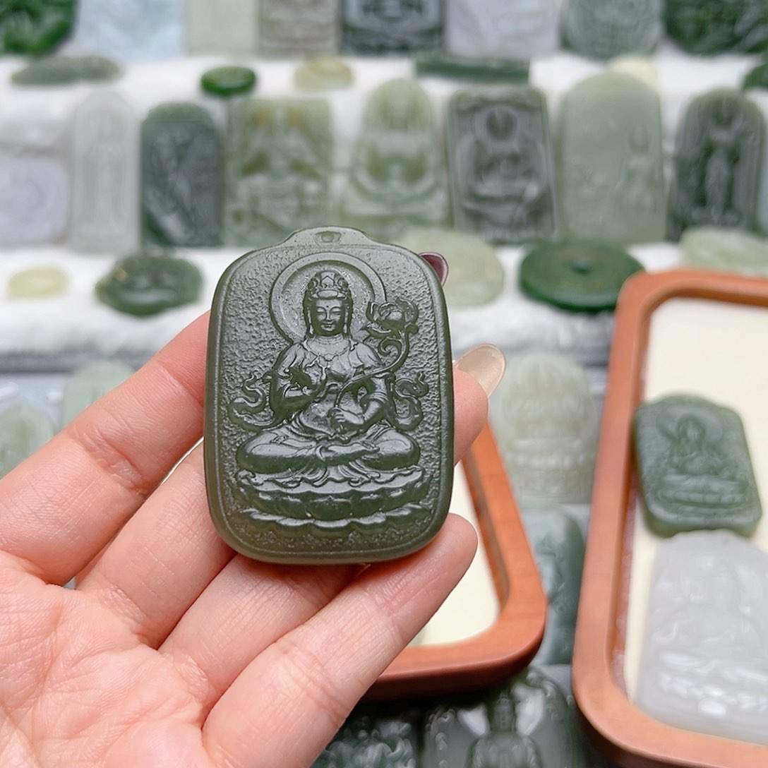 和田玉颈饰未镶嵌春*?