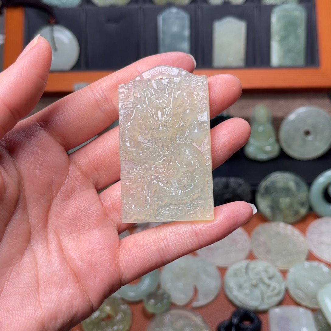 岫玉吊坠(赠链)未镶嵌