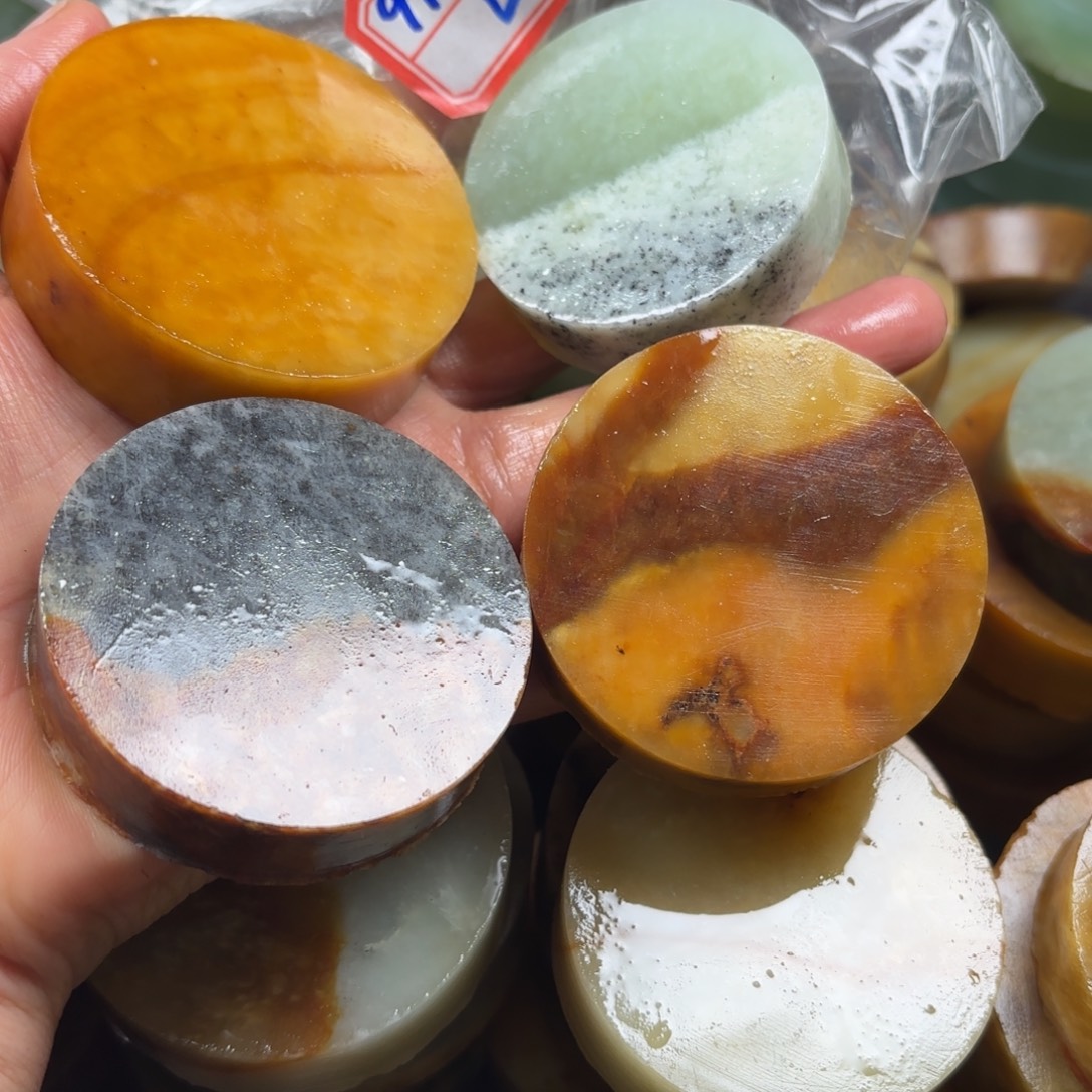 燎***人蛇纹石玉未镶嵌珠宝半成品