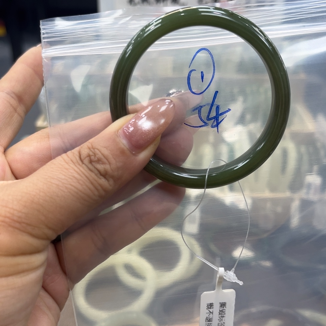 时***.和田玉未镶嵌手镯