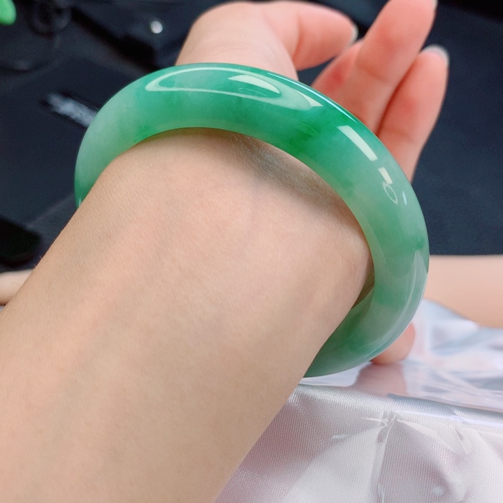 翡翠未镶嵌手镯56圈