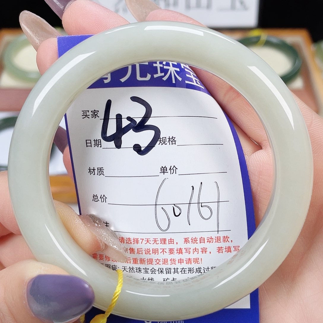 和田玉手镯未镶嵌