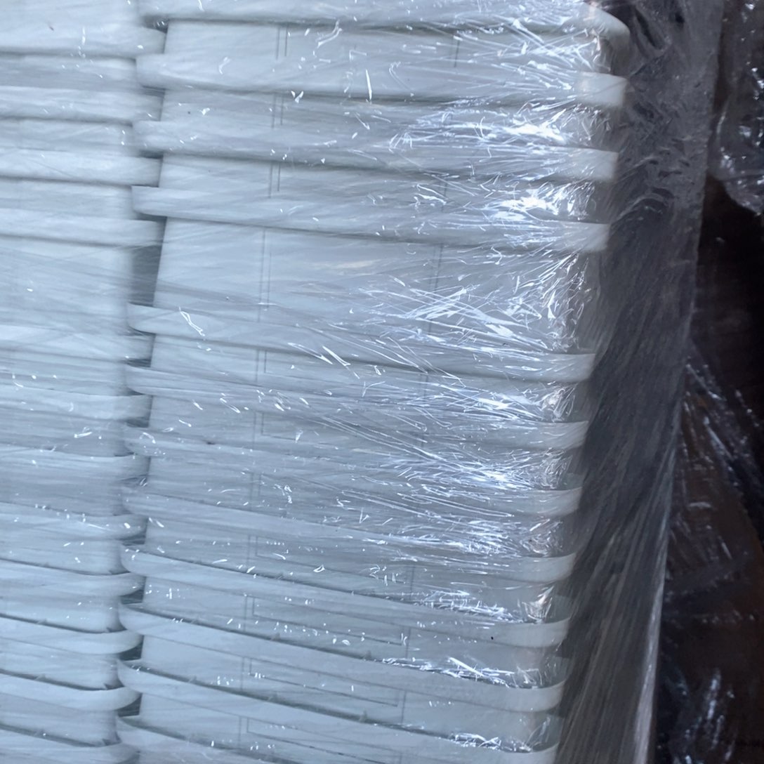 4个26口奶白方无托伊特（26×30）