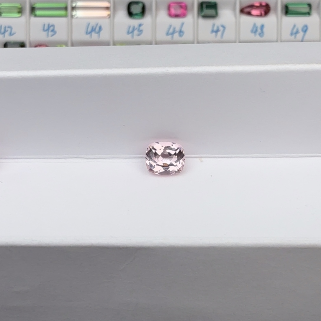 非***语绿柱石（摩根石）裸石天然