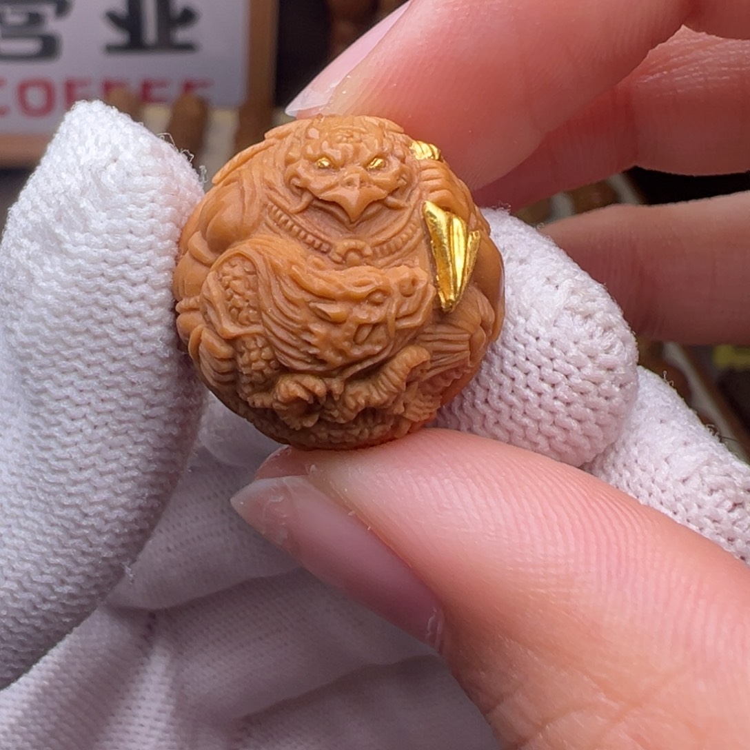 把件猴头核桃精修镶嵌金大鹏鸟全品有正常封口线
