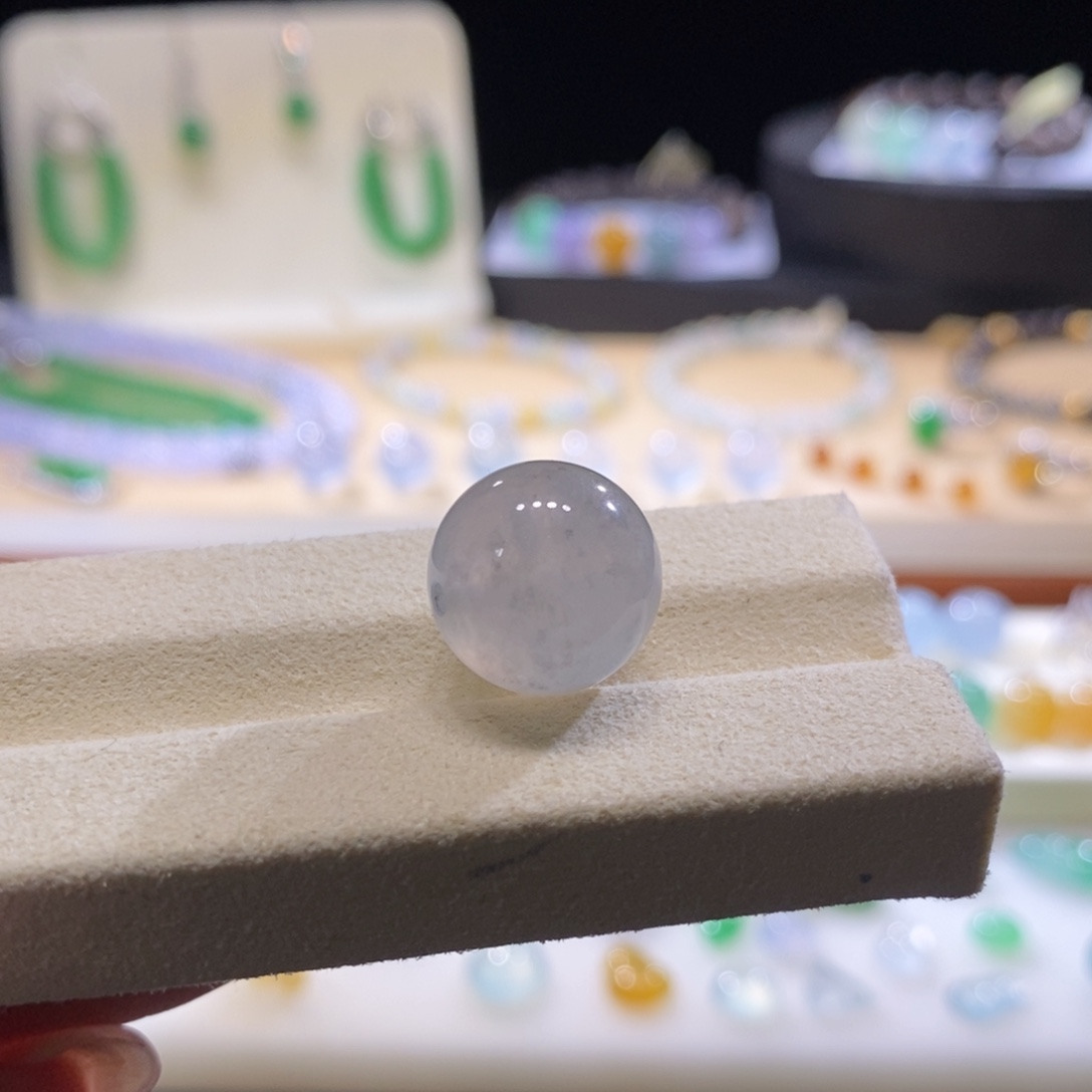 翡翠未镶嵌颈饰翡翠冰茶飘乌鸡珠卡14m